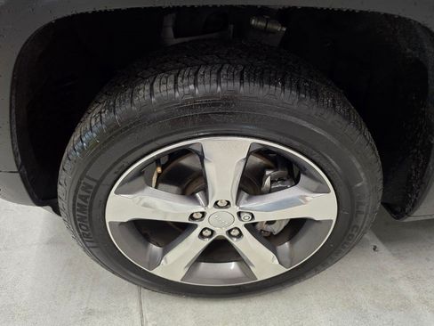 Used 2021 Jeep Grand Cherokee L Limited AWD/4WD image 9