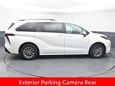 Used 2025 Toyota Sienna LE image 8
