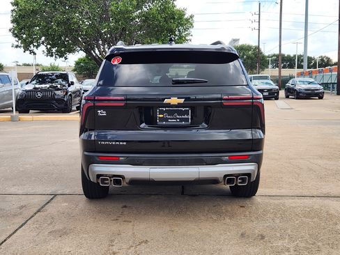 Used 2026 Chevrolet Traverse LT FWD image 7