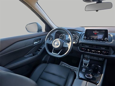 Used 2023 Nissan Rogue SV w/ SV Premium B Package image 8