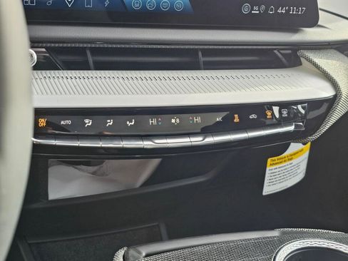 New 2026 Cadillac Optiq Luxury 2 image 34