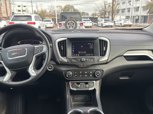 Used 2024 GMC Terrain SLE image 9