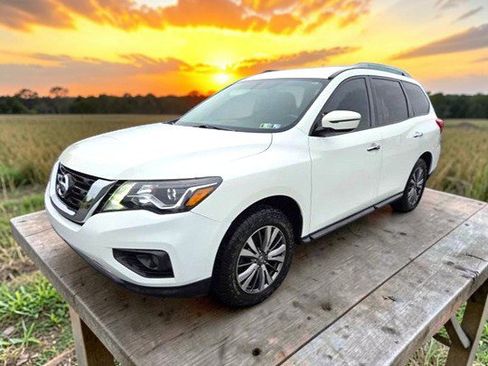 Used 2018 Nissan Pathfinder SV AWD/4WD image 2