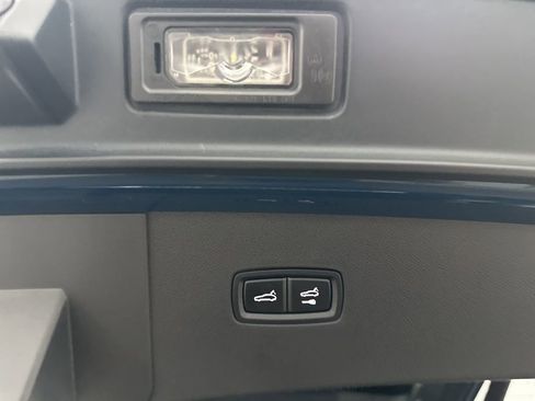 Used 2024 Porsche Cayenne Coupe image 28