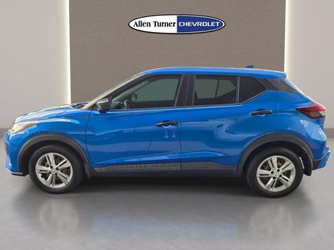 Used 2022 Nissan Kicks S FWD image 10