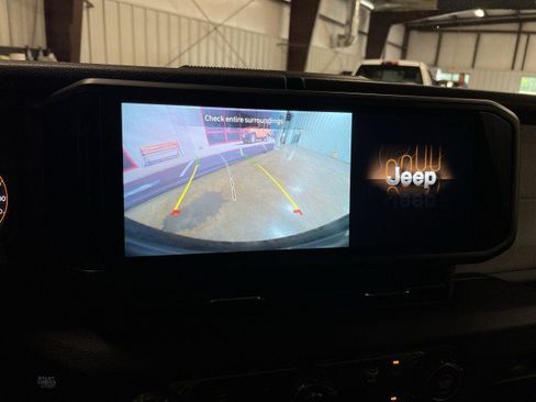 Used 2024 Jeep Wrangler Unlimited Sport AWD/4WD image 19