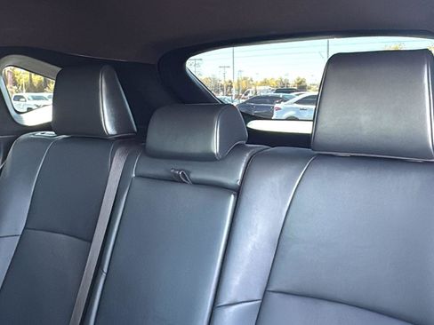 Used 2023 Toyota Venza XLE image 27