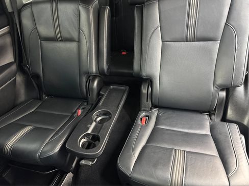 Used 2018 Toyota Highlander SE w/ Carpet Mat Package (TMS) AWD/4WD image 47