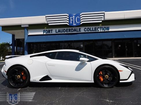 Used 2023 Lamborghini Huracan Tecnica RWD image 2