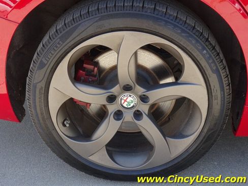 Used 2017 Alfa Romeo Giulia AWD image 32