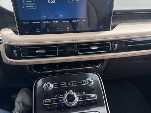 Used 2022 Lincoln Nautilus Reserve w/ Equipment Group 202A image 14