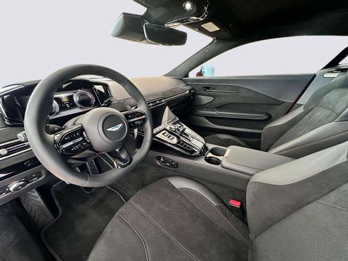 Used 2025 Aston Martin V8 Vantage Coupe image 9