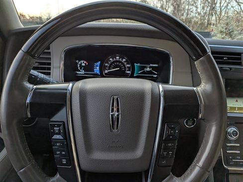 Used 2016 Lincoln Navigator Select image 32