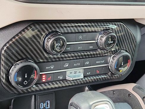 Used 2022 Ford Bronco Big Bend w/ Sasquatch Package image 15