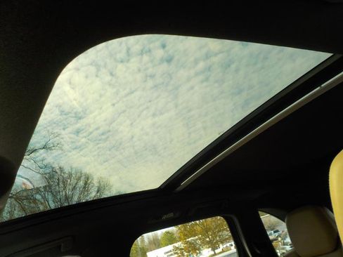 Used 2016 Porsche Cayenne w/ Premium Package image 19