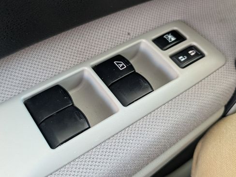 Used 2011 Nissan Rogue S image 15