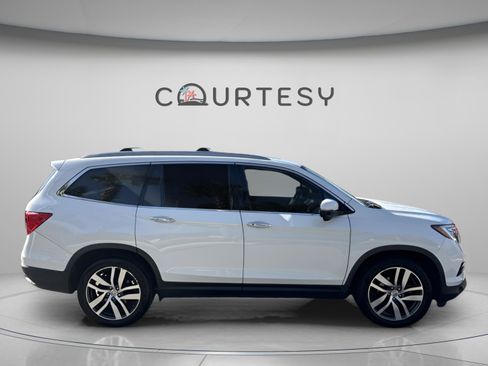 Used 2017 Honda Pilot Touring image 9