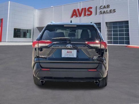 Used 2025 Toyota RAV4 XLE image 5