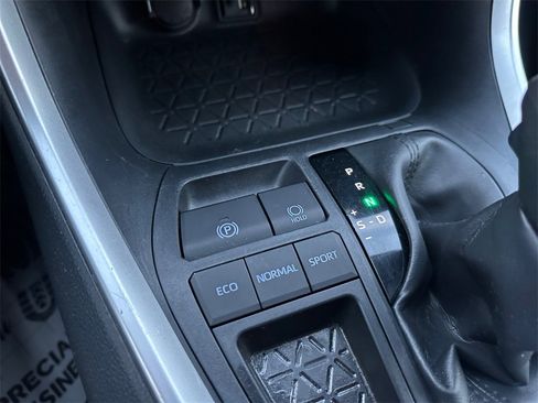 Used 2019 Toyota RAV4 LE image 23
