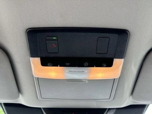 Used 2025 Nissan Pathfinder SV FWD image 21