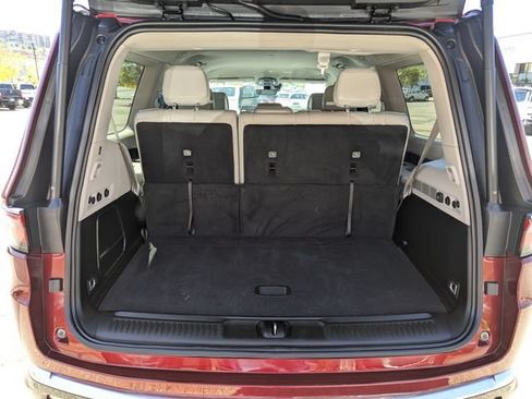 Used 2024 Jeep Wagoneer 4WD w/ Convenience Group I image 24