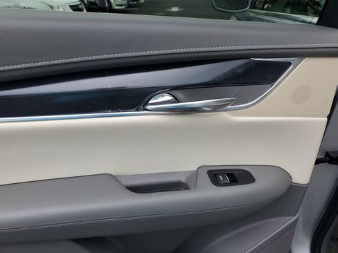 Used 2018 Cadillac XT5 Luxury w/ Driver Awareness Package image 15