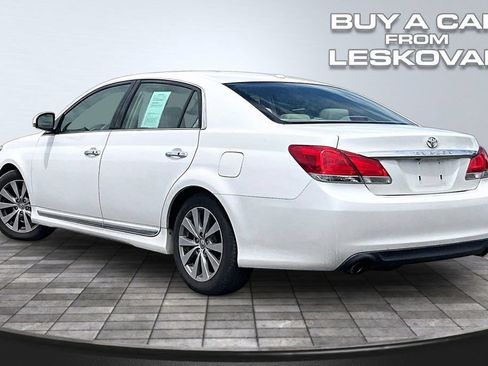 Used 2011 Toyota Avalon Limited FWD image 2
