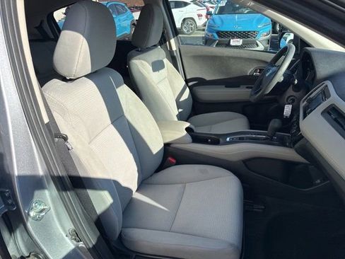 Used 2022 Honda HR-V LX image 9