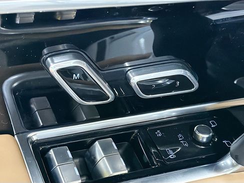 New 2026 Land Rover Range Rover Long Wheelbase SE AWD/4WD image 23