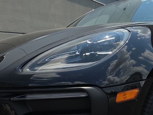 Used 2025 Porsche Macan AWD/4WD image 12