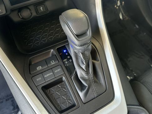 Used 2020 Toyota RAV4 LE image 23