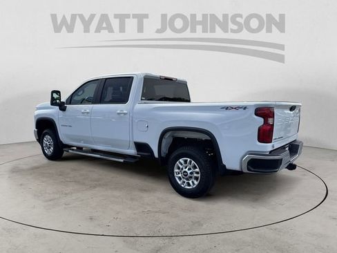 Used 2025 Chevrolet Silverado 2500 LT w/ Convenience Package AWD/4WD image 3