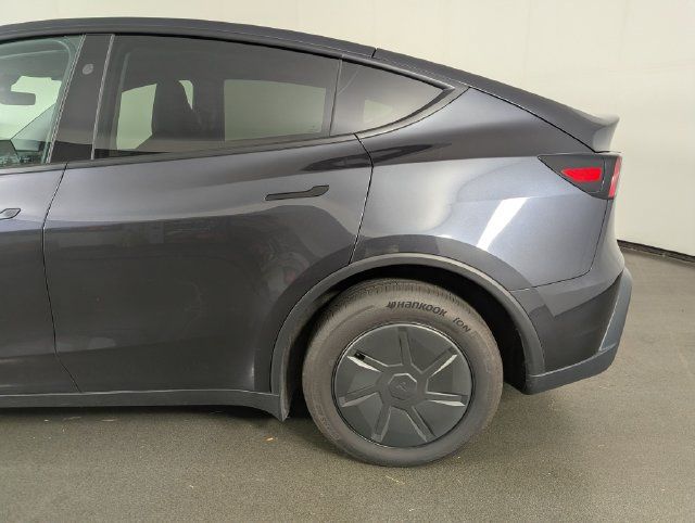 Used 2026 Tesla Model Y 2WD image 10