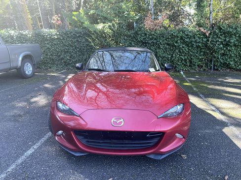Used 2017 MAZDA MX-5 Miata Sport image 2