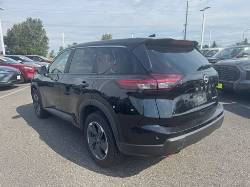 Used 2024 Nissan Rogue SV AWD/4WD image 3