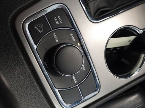 Used 2020 Jeep Grand Cherokee Limited image 18