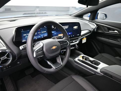 New 2026 Chevrolet Equinox EV LT image 18