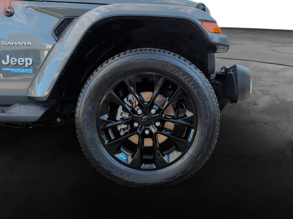 Used 2022 Jeep Wrangler Unlimited Sahara w/ Cold Weather Group AWD/4WD image 9