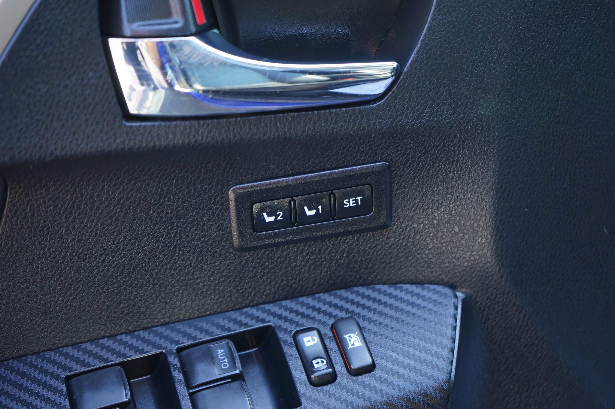 Used 2015 Toyota RAV4 Limited AWD/4WD image 10