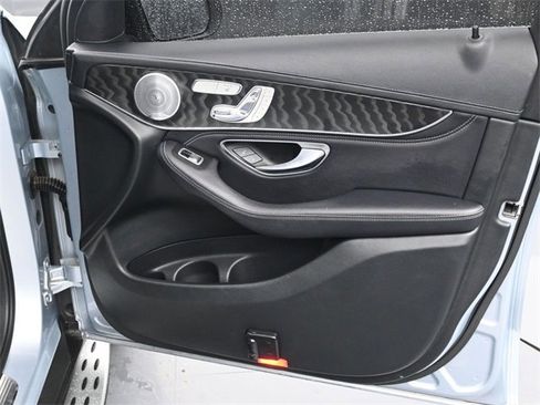 Used 2018 Mercedes-Benz GLC 350e 4MATIC image 11