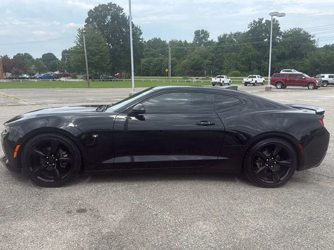 Used 2017 Chevrolet Camaro LT w/ Technology Package RWD image 3