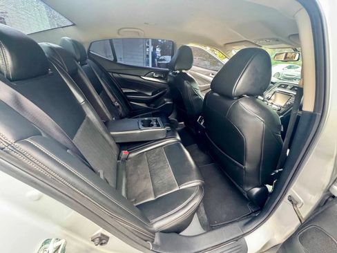 Used 2019 Nissan Maxima 3.5 SV w/ Floor Mat Group FWD image 16