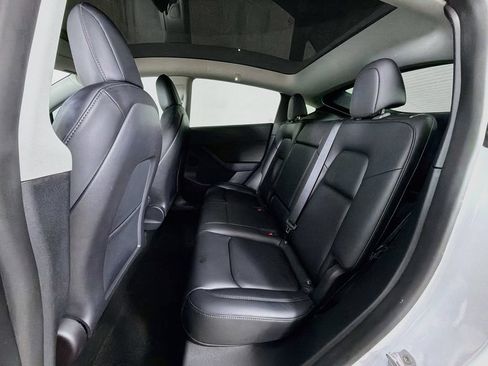 Used 2022 Tesla Model Y Long Range AWD/4WD image 23