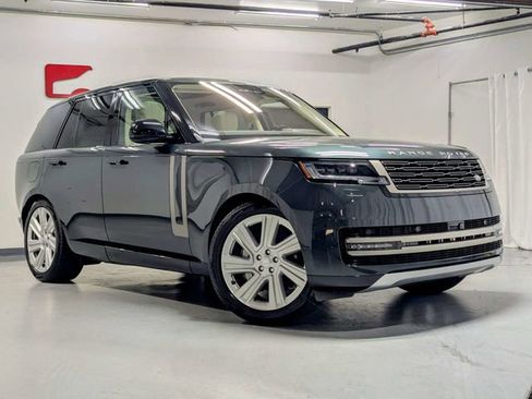 Used 2023 Land Rover Range Rover SE image 2