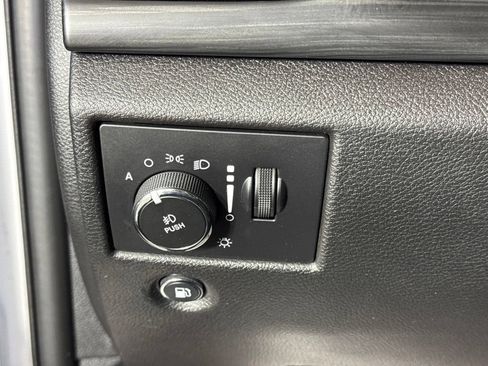 Used 2020 Jeep Grand Cherokee Altitude AWD/4WD image 13