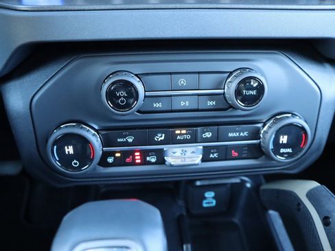 New 2025 Ford Bronco Badlands image 7