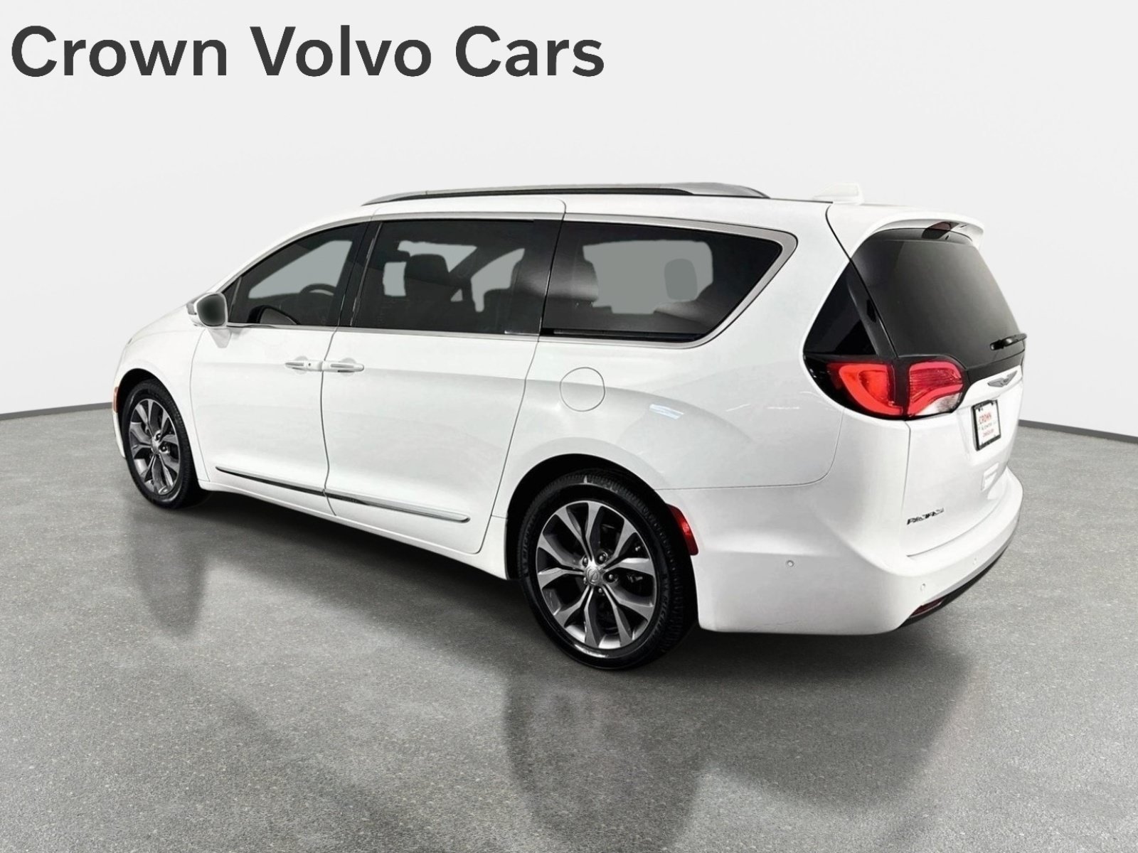 Used 2020 Chrysler Pacifica Limited w/ Tire & Wheel Group FWD image 7