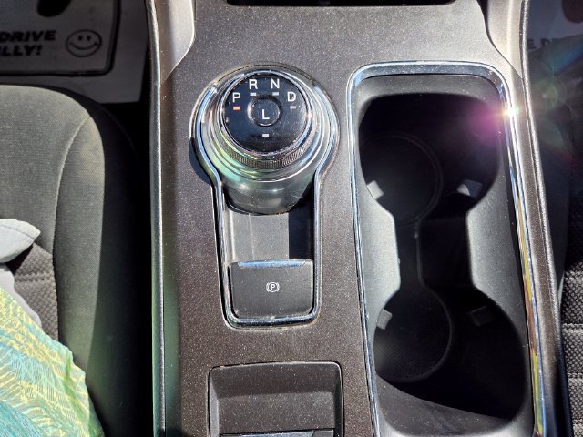 Used 2017 Ford Fusion SE w/ Fusion SE Technology Package FWD image 19