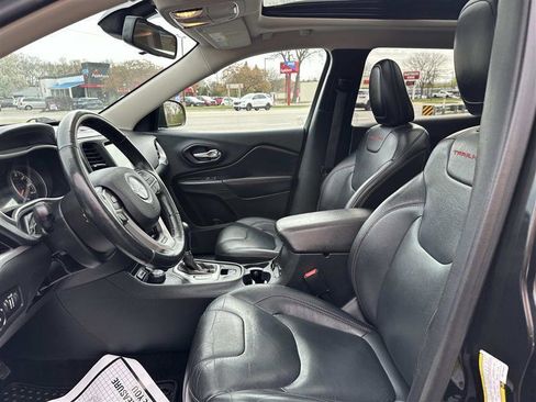 Used 2015 Jeep Cherokee Trailhawk w/ Leather Interior Group AWD/4WD image 9