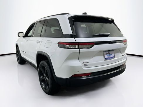 Used 2023 Jeep Grand Cherokee Limited w/ Black Appearance Package image 7